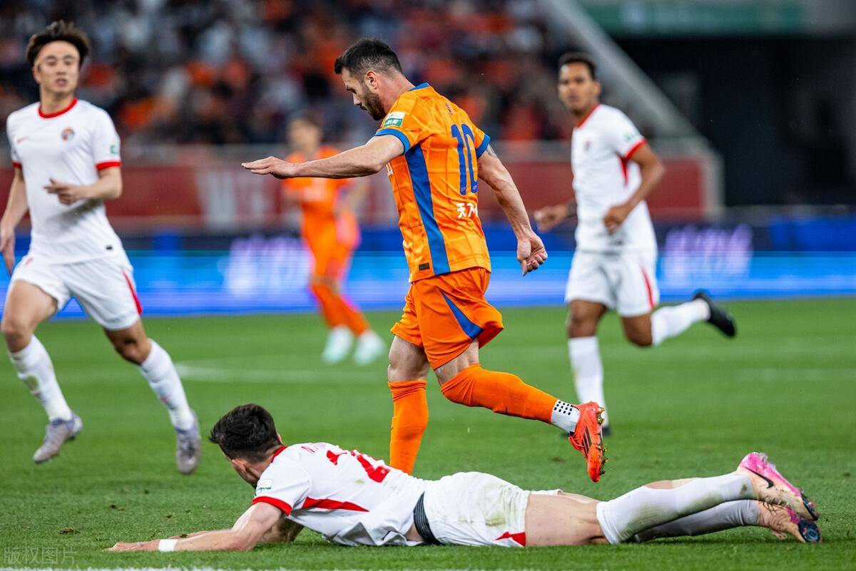 山东鲁能战术调整应对对手防守