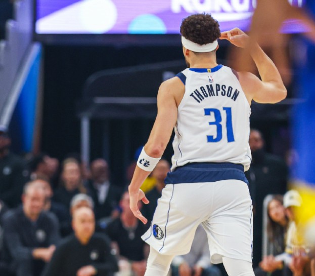 DB游戏-克莱砍下生涯最高得分，荣耀加身的简单介绍