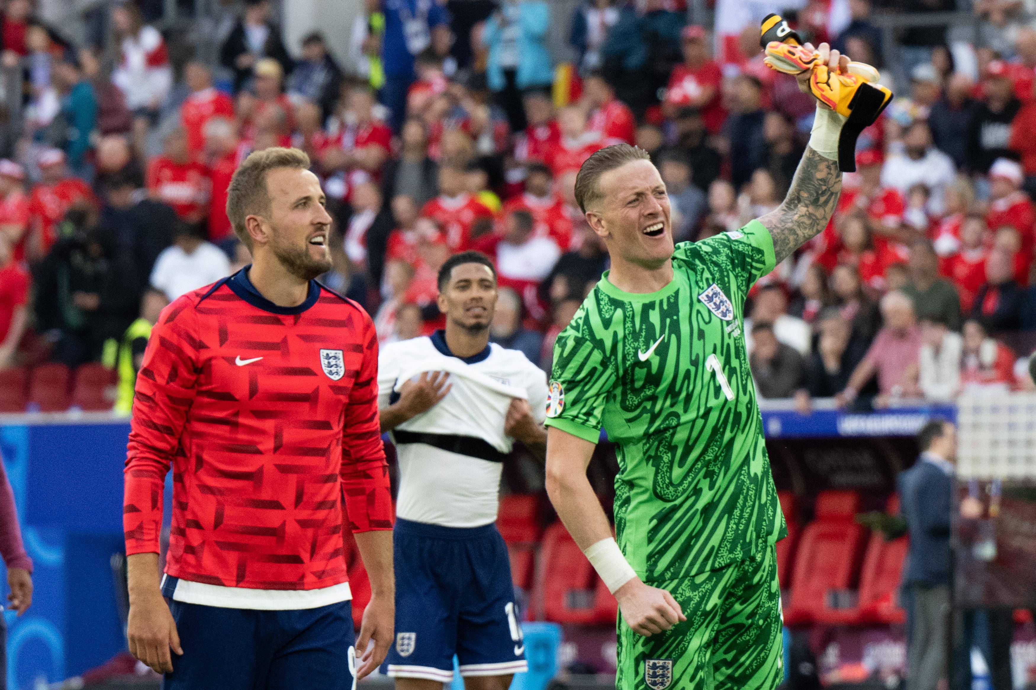 英格兰女足在激烈比拼中斩获荣誉