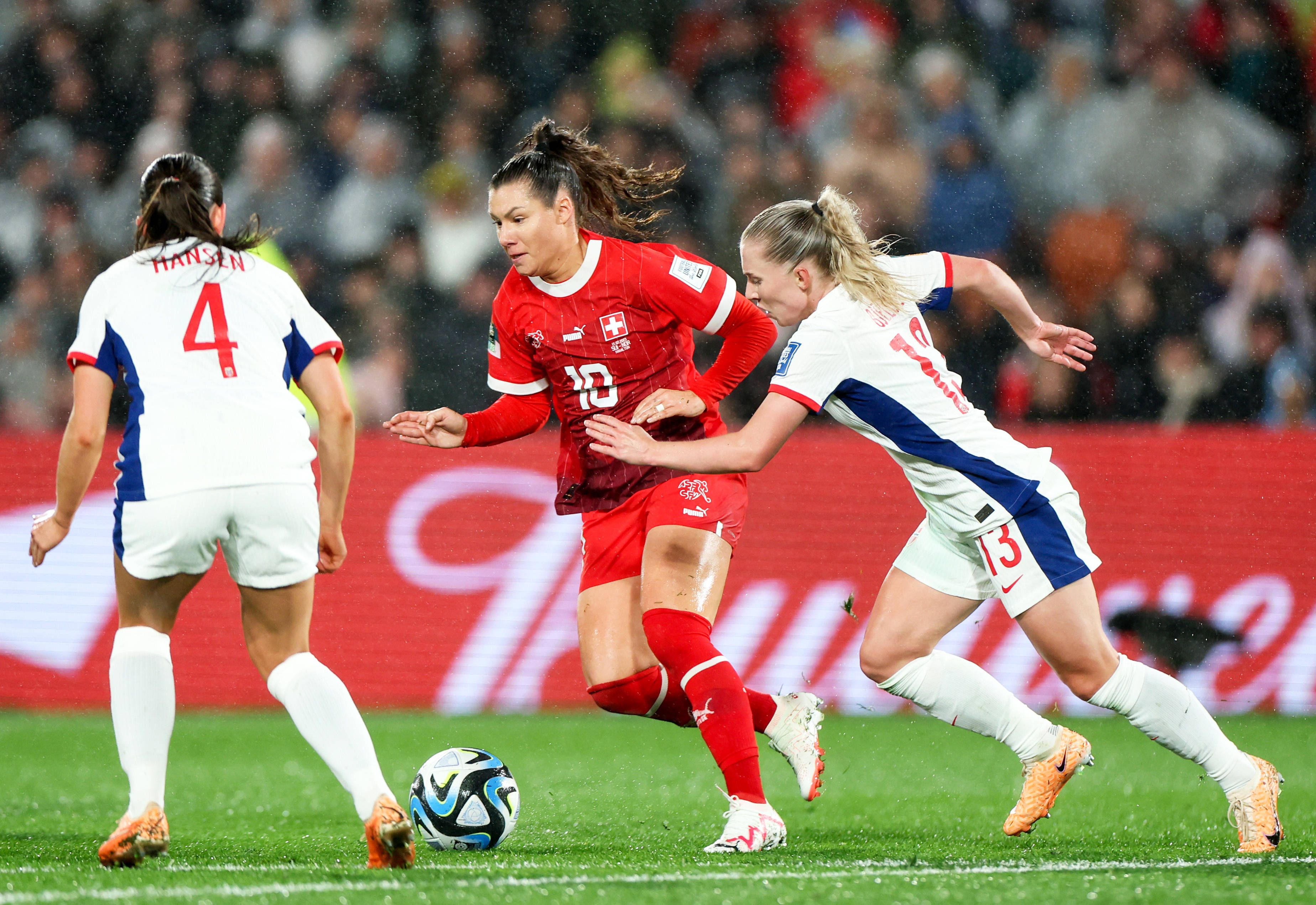 -世界级赛事中，女足球员实现突破性进步