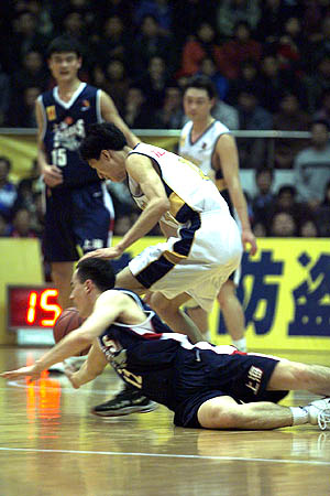 卡昂客场全队奋力作战，险胜对手赢得比赛