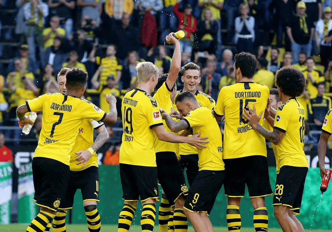 国家队代表士气高涨，豪取宝座