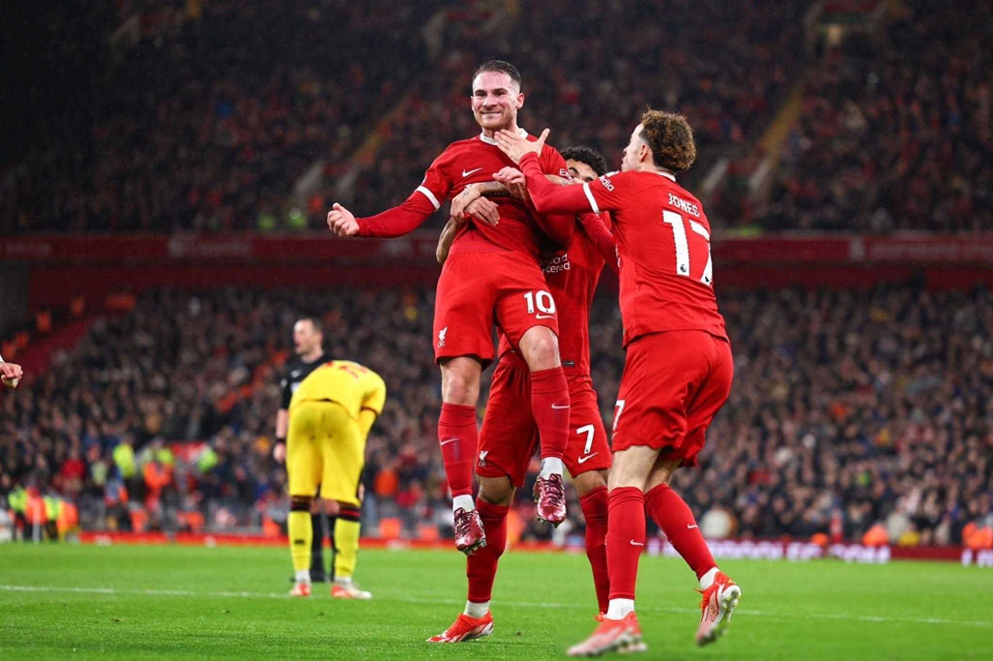 巴黎圣日耳曼主场胜中游球队，领跑榜首