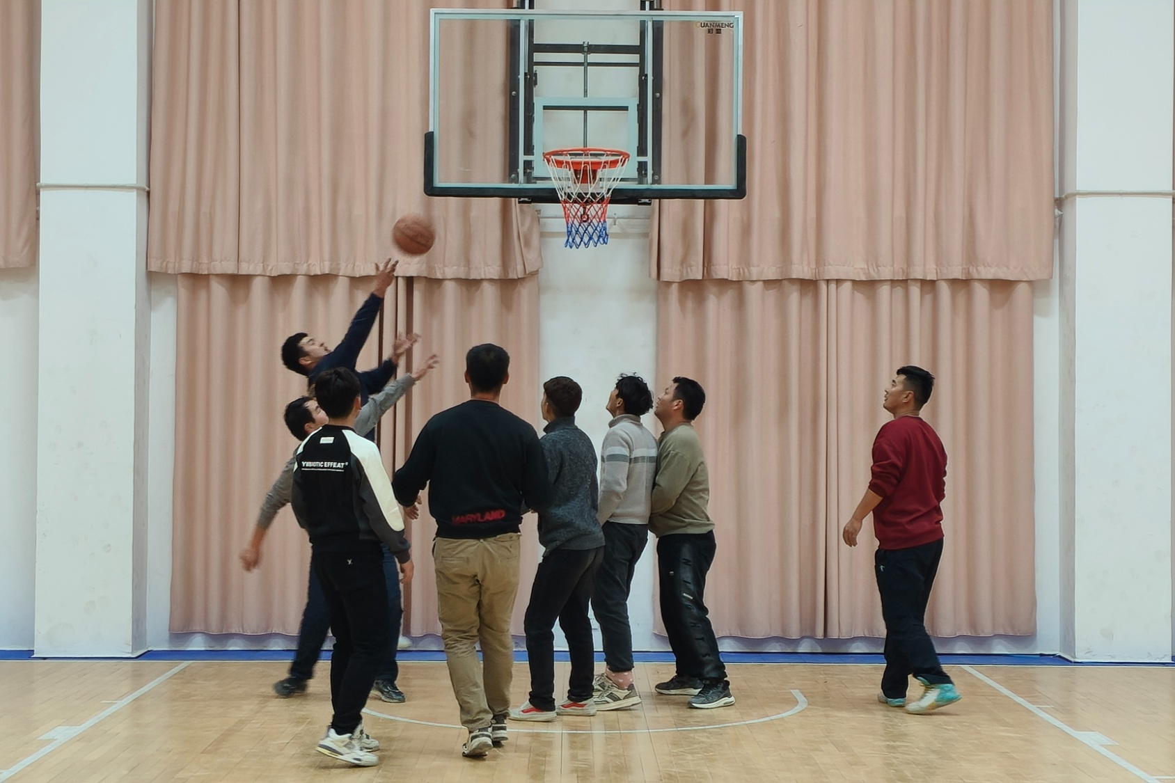 DB gaming-热血拼搏！今晚的比赛中球员将全力以赴