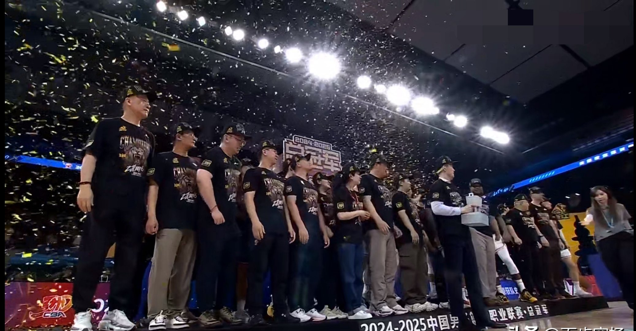 多宝彩票-劲敌对决，赛场上掀起激烈角逐