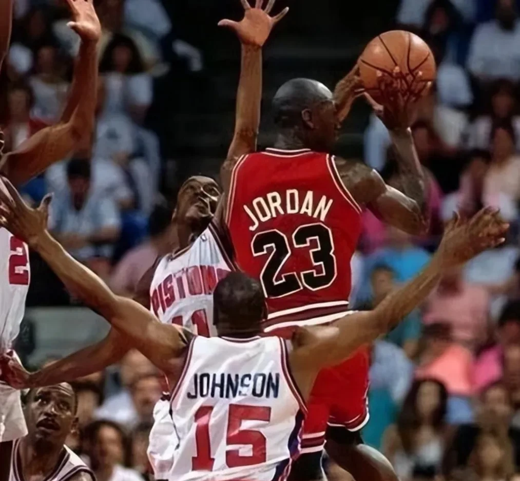 DB游戏-公牛球员搭档默契，全队士气高涨备战下一场大战！的简单介绍