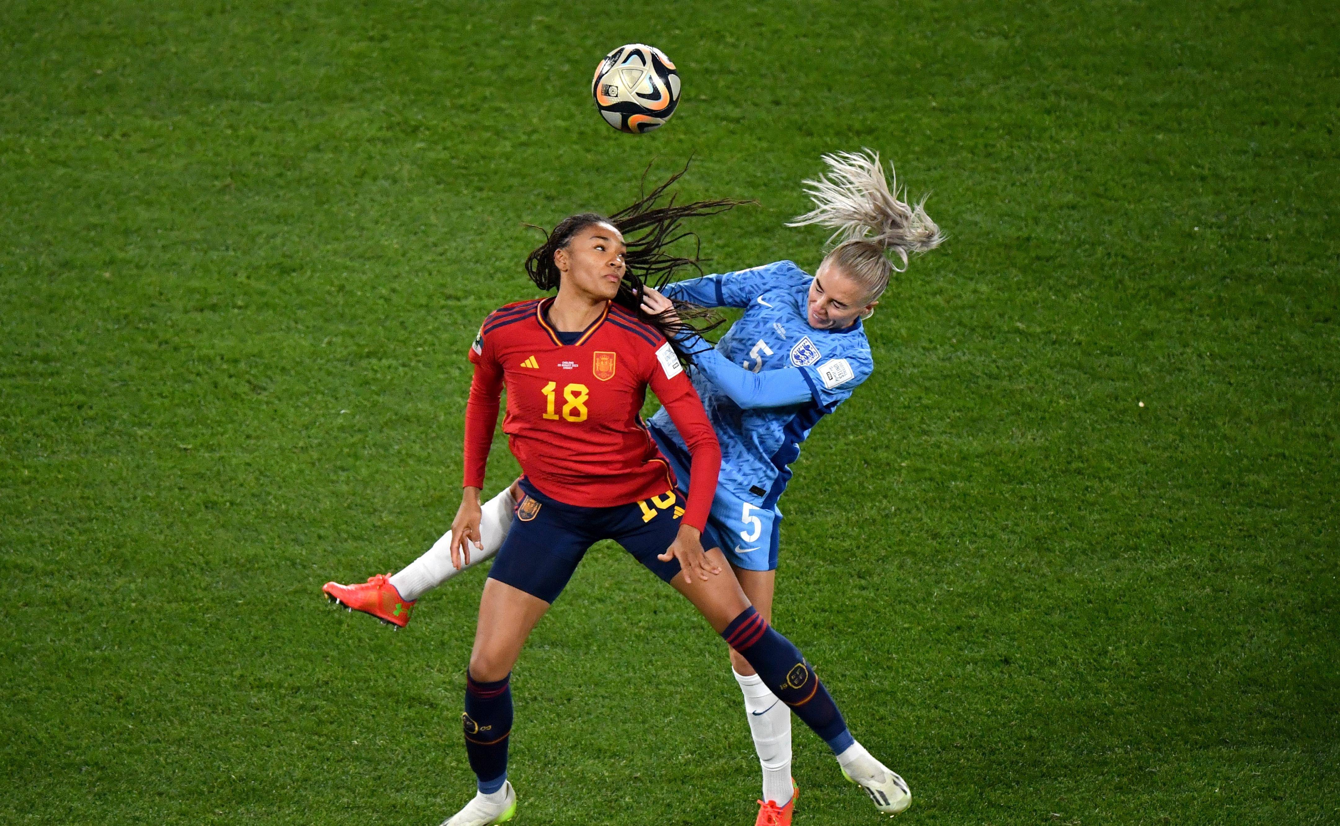 DB彩票试玩-顶级足球对决女运动员精彩表现