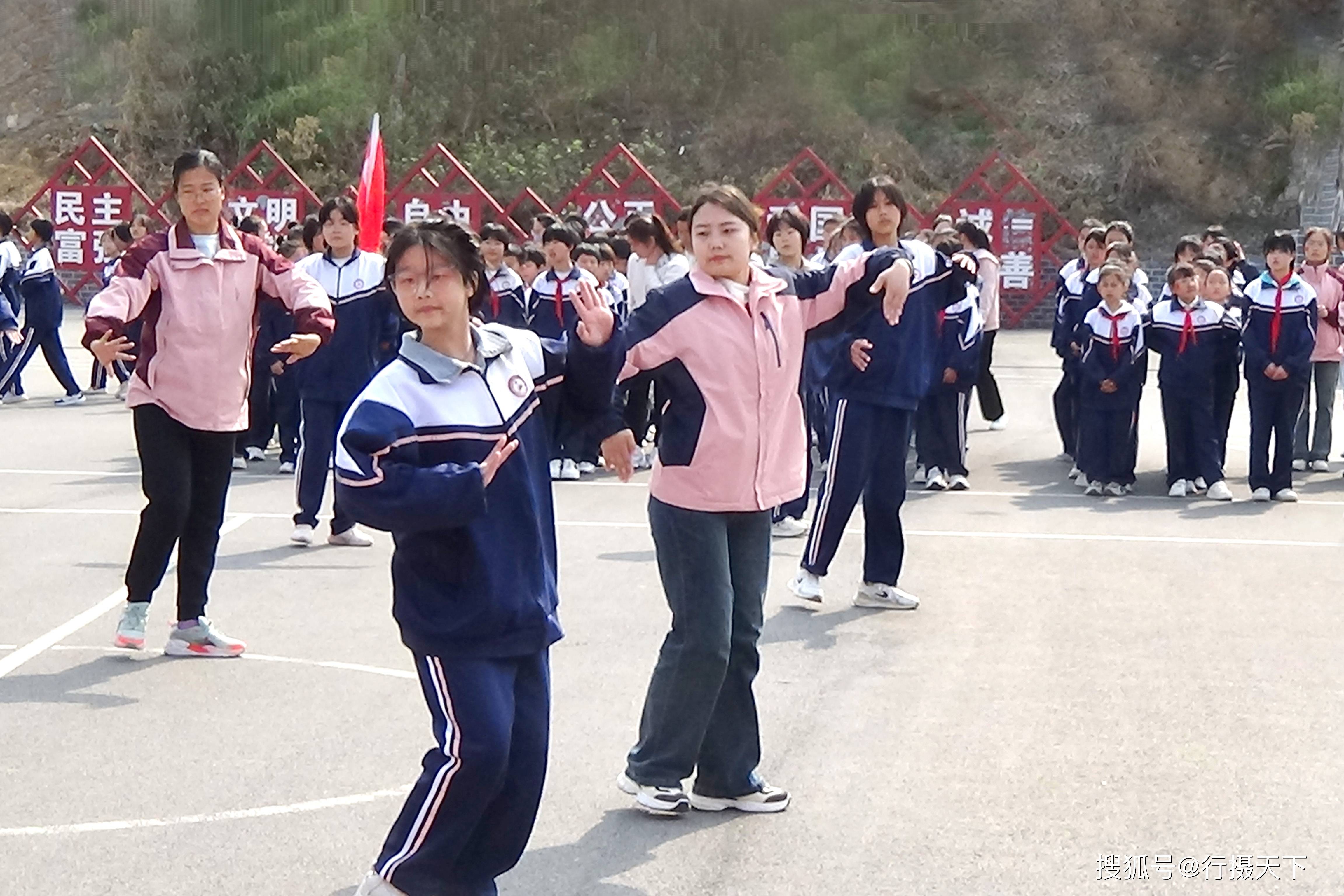 多宝彩票-莱比锡体操锦标赛女子组演绎风采的简单介绍