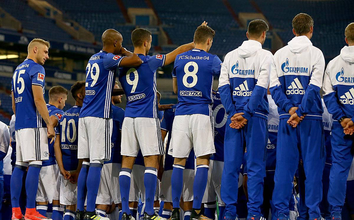 沙尔克04客场不敌阿贾克斯，皮吉戴盲金靴破碎