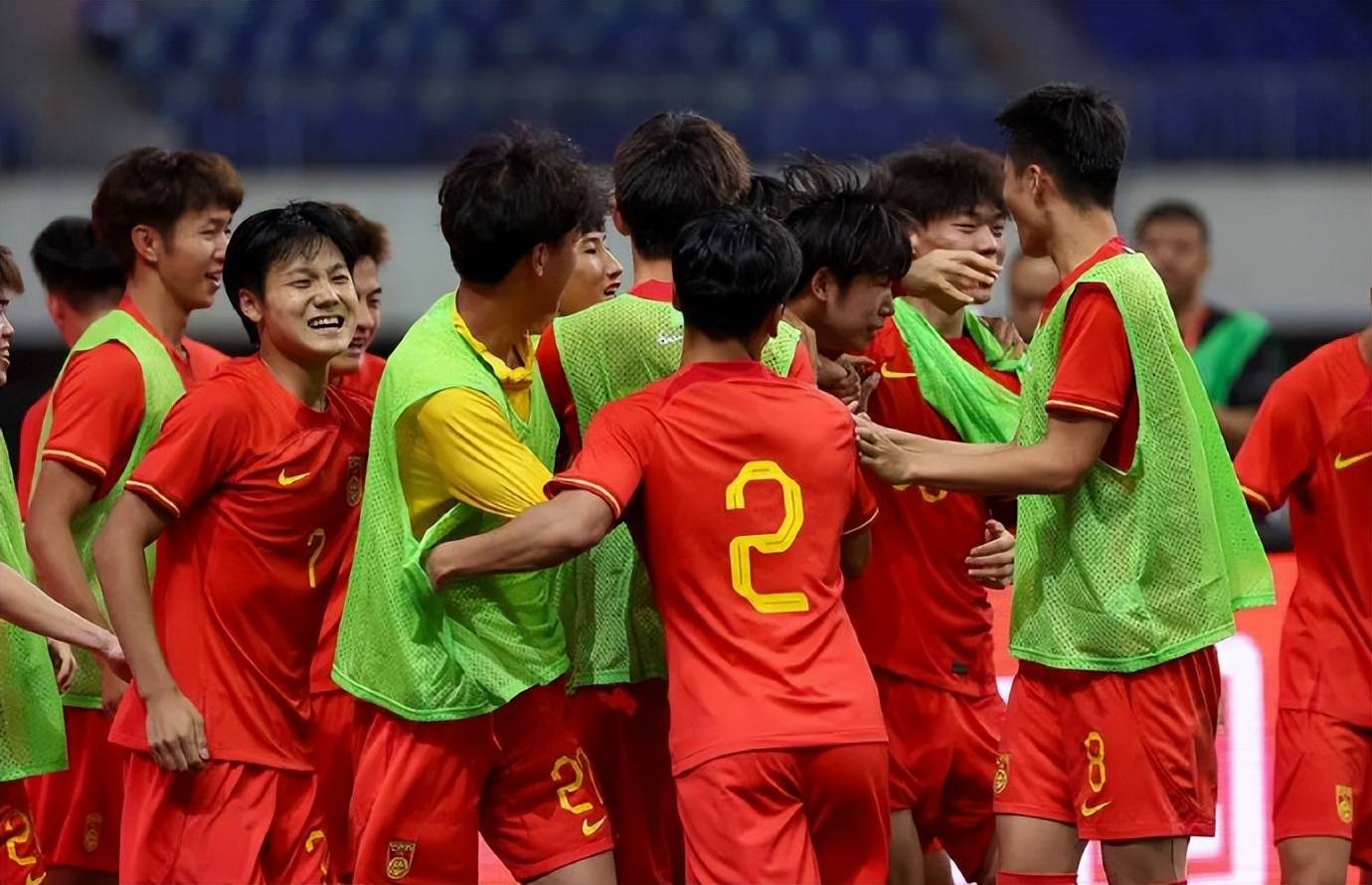 中国足球队取得亚洲杯胜利，进军世界杯备战加速进行