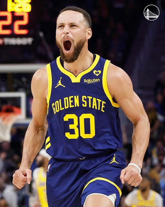 勇士横扫湖人，库里盖帽