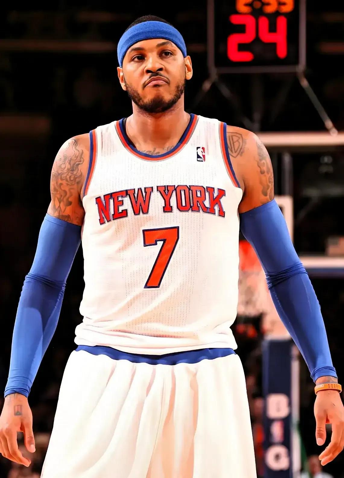 老鹰客场逆袭尼克斯，外线火力全开